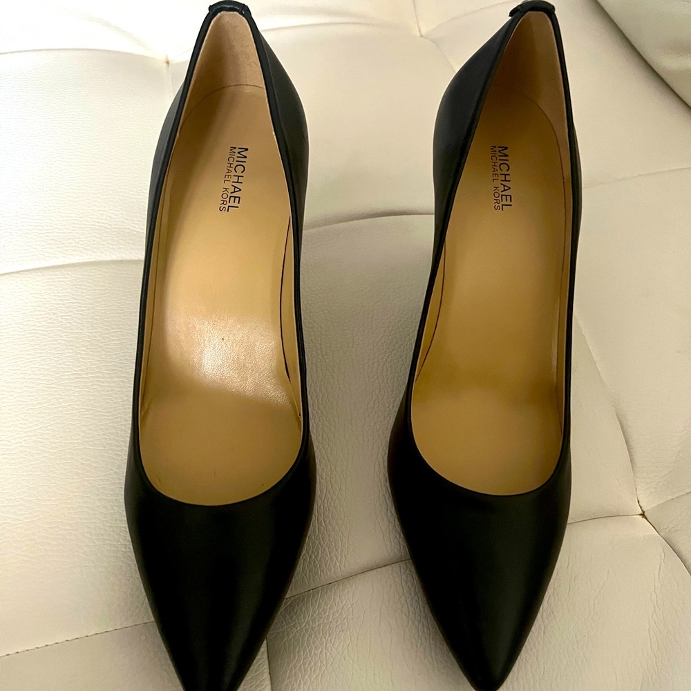 Michael Kors black heels. Never worn Size 10